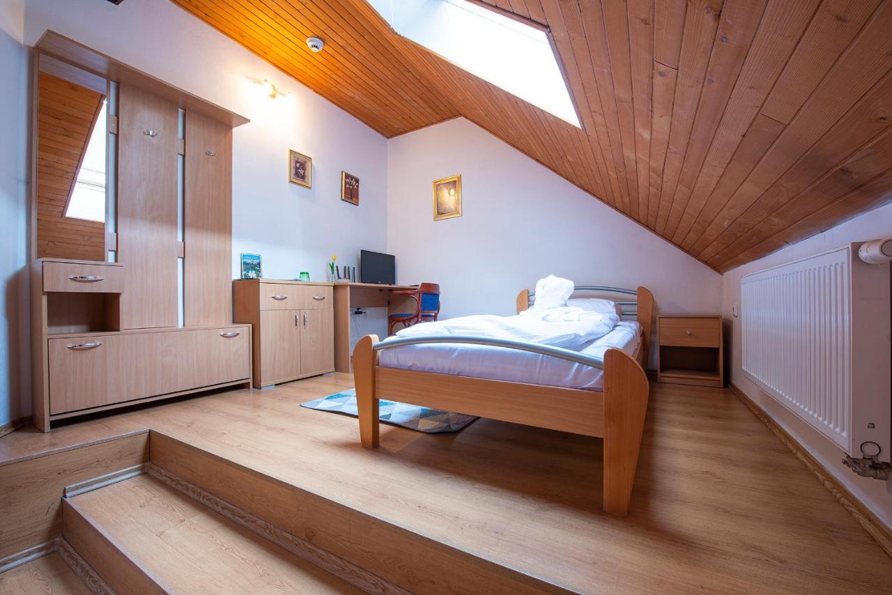 Penzion Familia Hotel Poprad Exterior photo